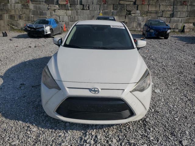 Sedans TOYOTA SCION 2016 White