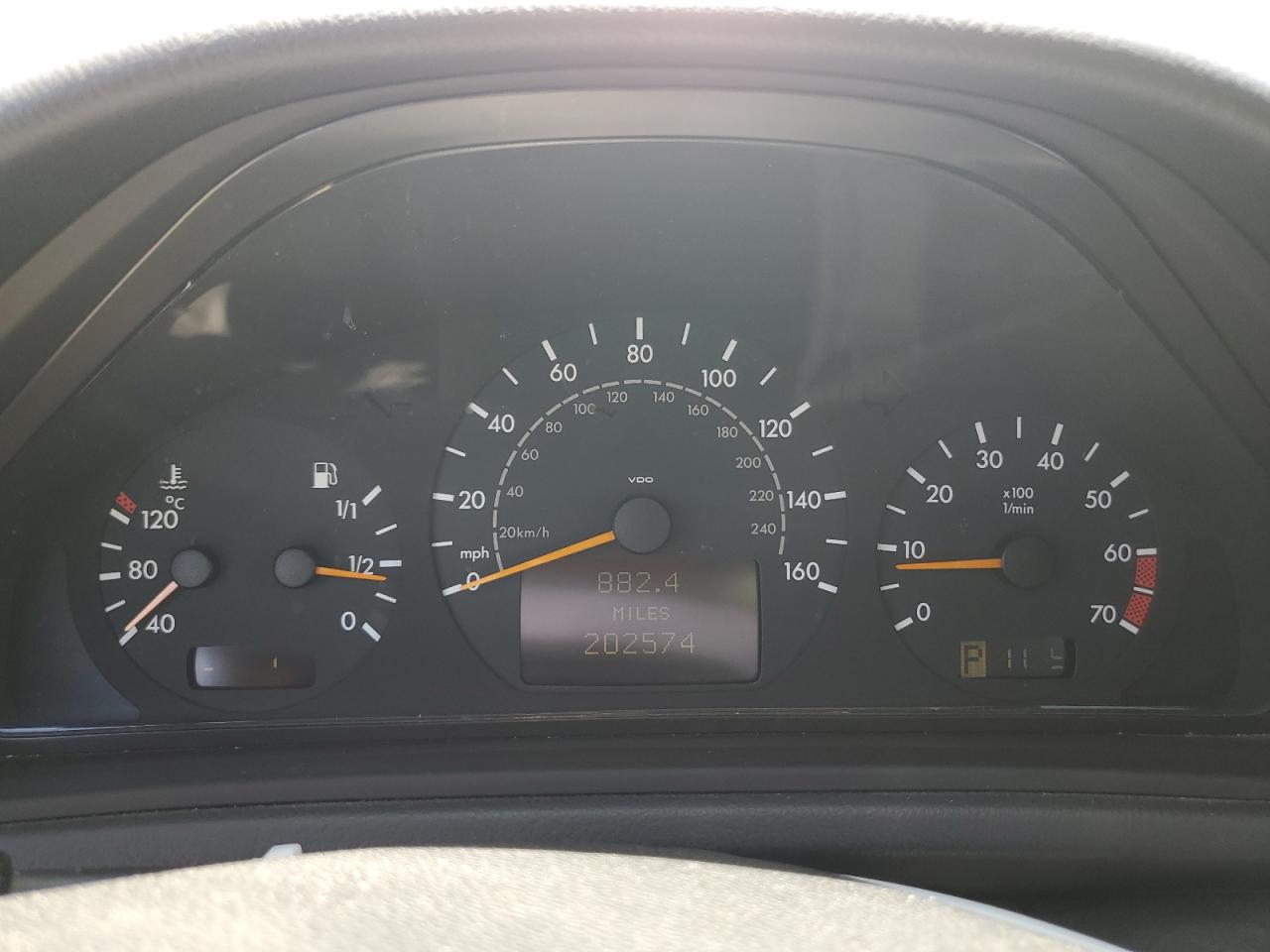2002 Mercedes-Benz Clk 320 VIN: WDBLJ65G82T094969 Lot: 64224905
