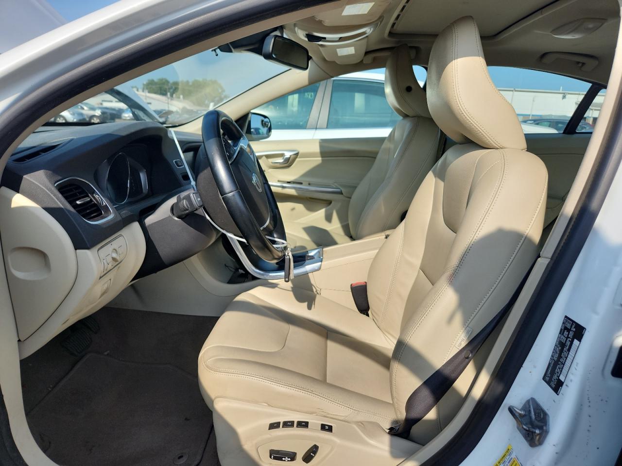 2015 Volvo S60 Premier VIN: YV126MFB1F2304422 Lot: 64290055