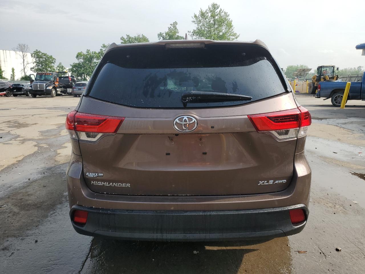 2019 Toyota Highlander Se VIN: 5TDJZRFH4KS718081 Lot: 64657885