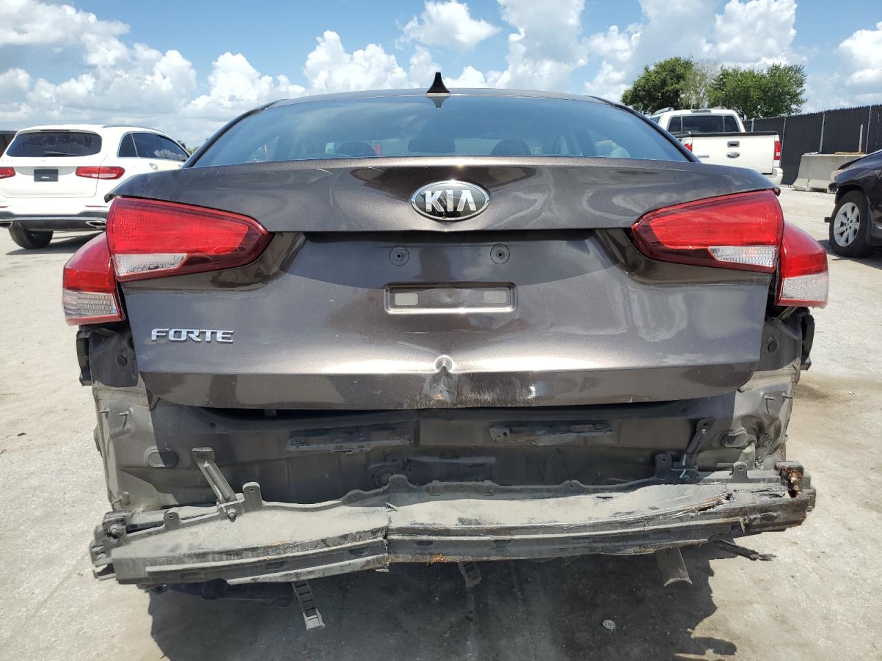2017 Kia Forte Lx VIN: 3KPFK4A71HE025967 Lot: 65685645