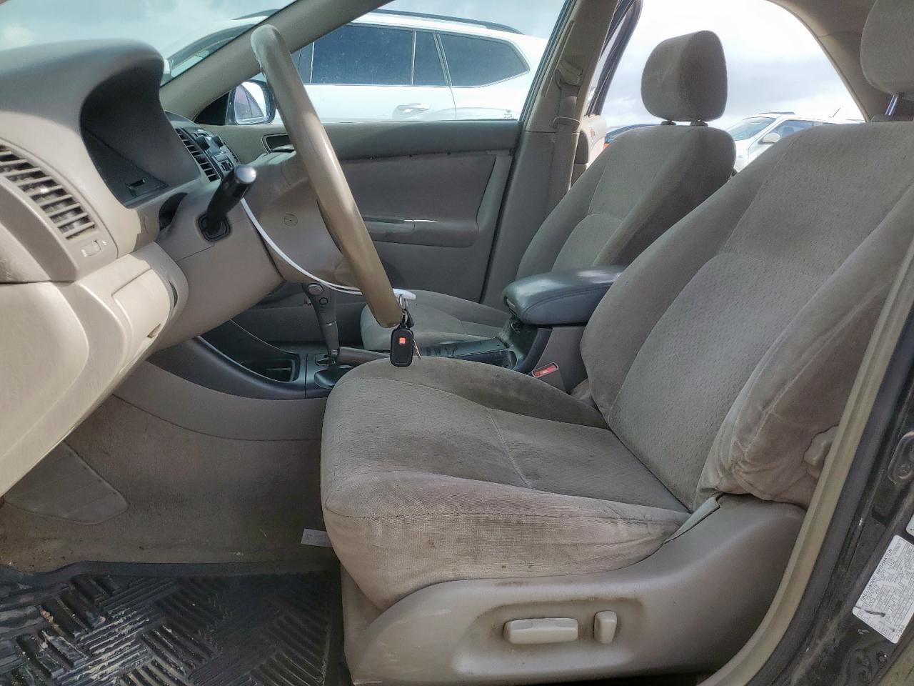 2003 Toyota Camry Le VIN: JTDBE32K330143135 Lot: 64695415
