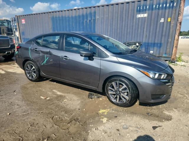  NISSAN VERSA 2023 Gray