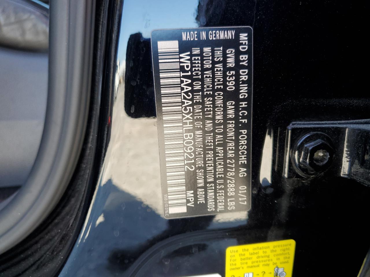 2017 Porsche Macan VIN: WP1AA2A5XHLB09212 Lot: 66739095