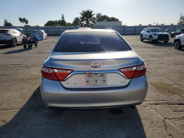  TOYOTA CAMRY 2016 Srebrny