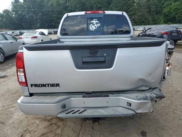 Pickups NISSAN FRONTIER 2016 Srebrny