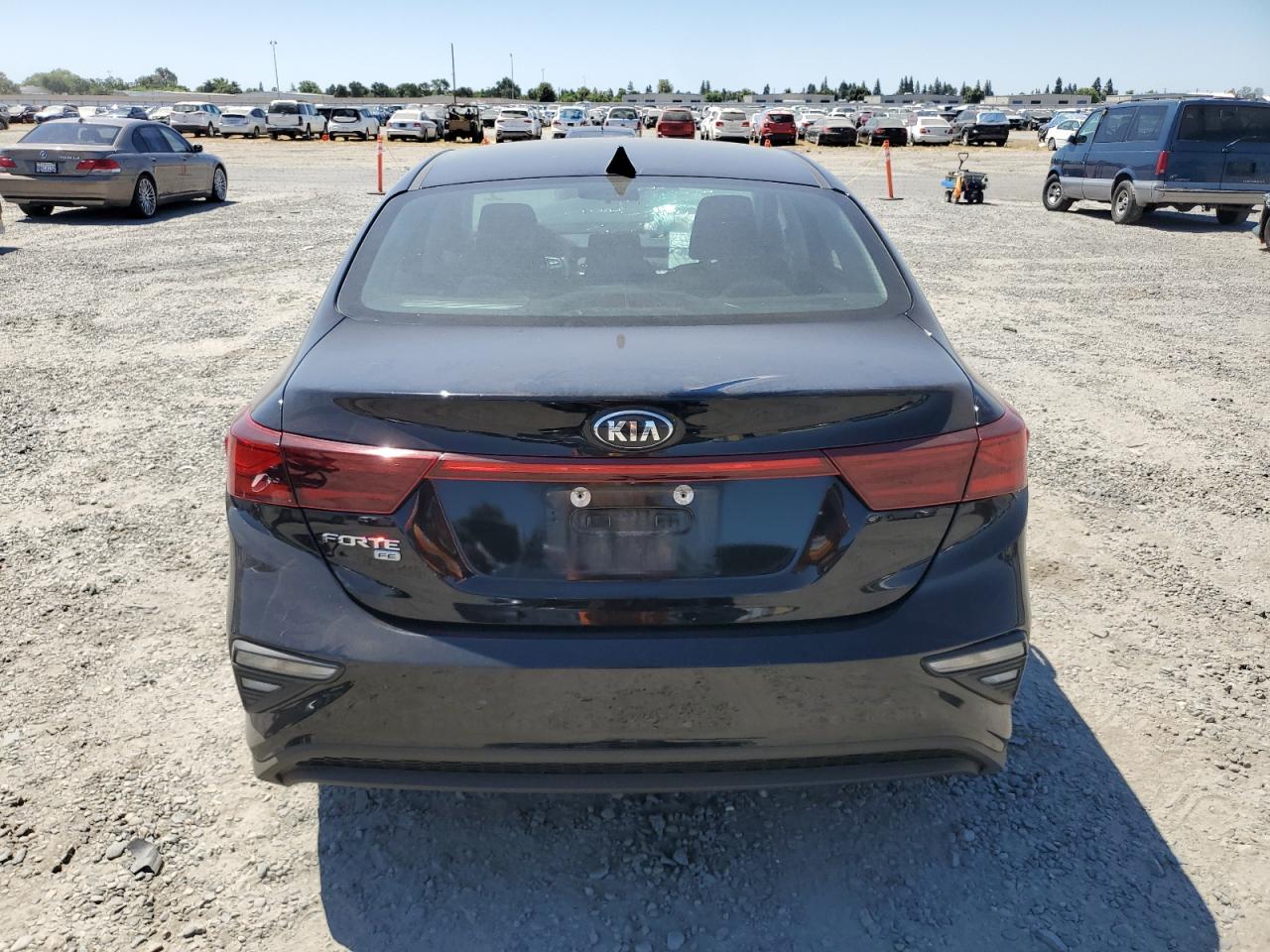 3KPF24AD2ME404637 2021 Kia Forte Fe
