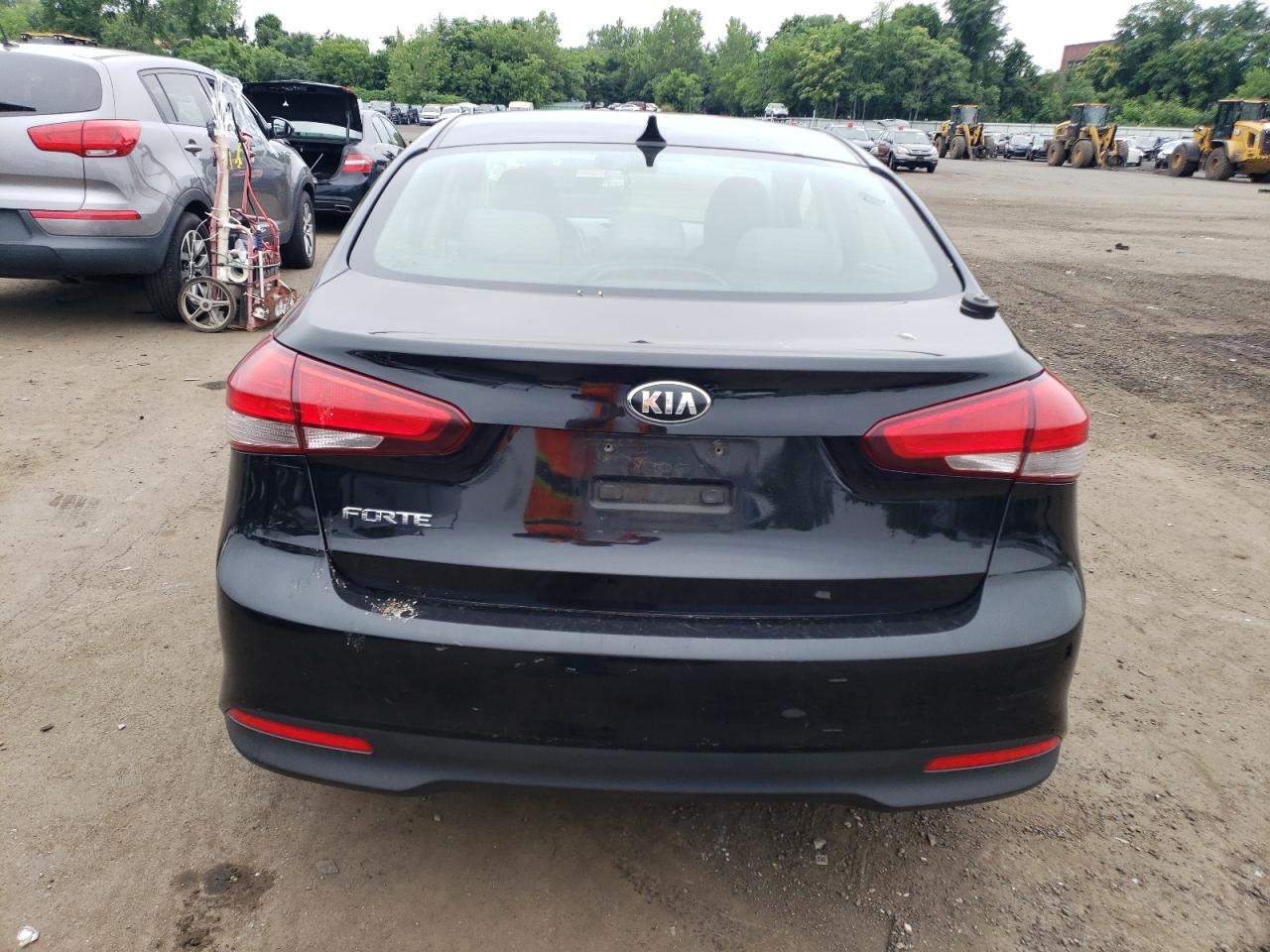 2017 Kia Forte Lx VIN: 3KPFK4A70HE035616 Lot: 64167215