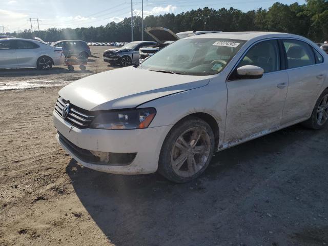 Седаны VOLKSWAGEN PASSAT 2014 Белы