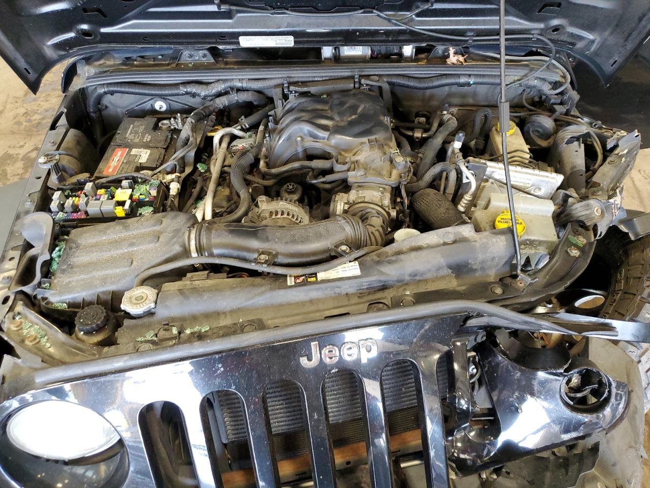 2014 Jeep Wrangler Unlimited Sport VIN: 1C4BJWDG0EL208353 Lot: 63232585