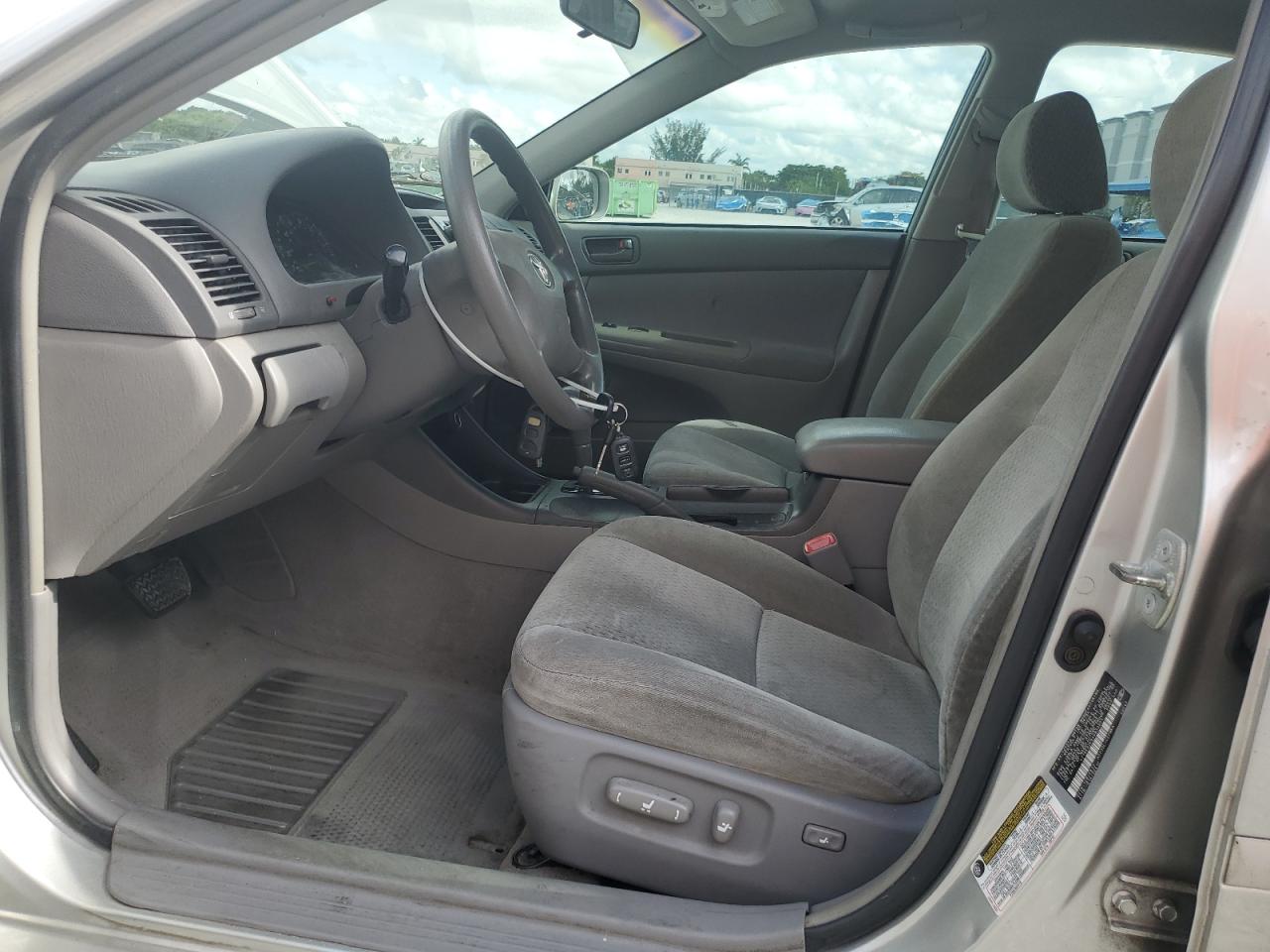 2004 Toyota Camry Le VIN: 4T1BE32K94U930001 Lot: 64251855