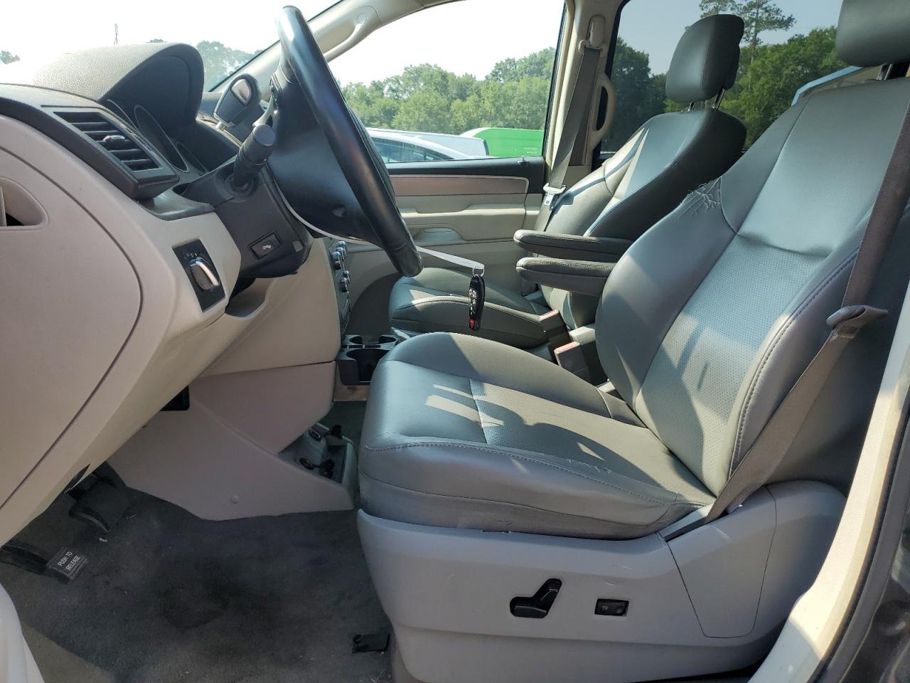 2011 Volkswagen Routan Se VIN: 2V4RW3DG5BR670723 Lot: 63796935