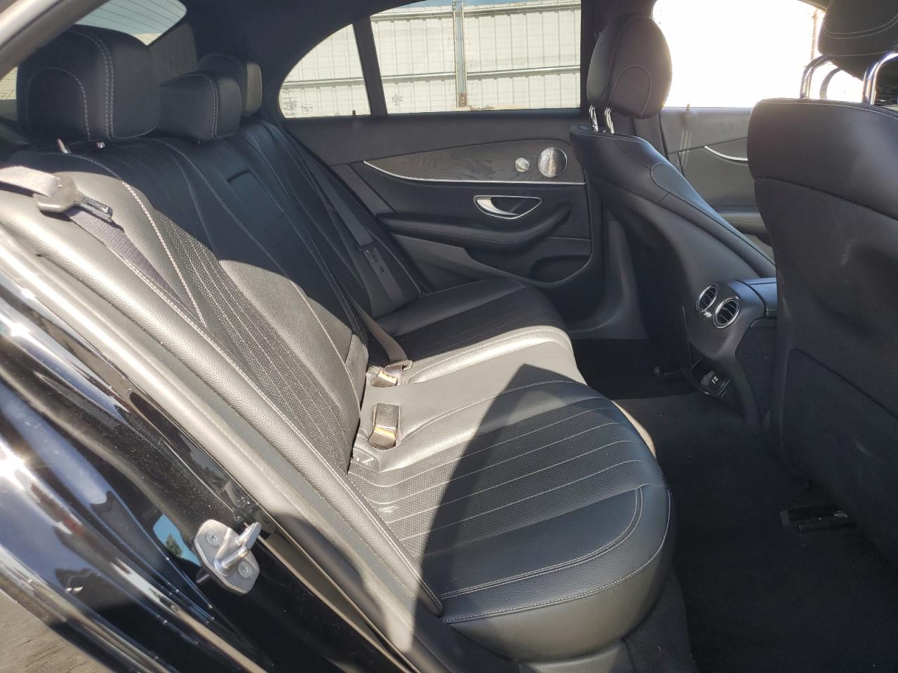 2018 Mercedes-Benz E 300 VIN: WDDZF4JB2JA319009 Lot: 66032695