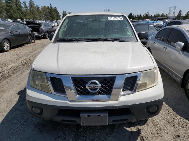 Pickups NISSAN FRONTIER 2015 Biały