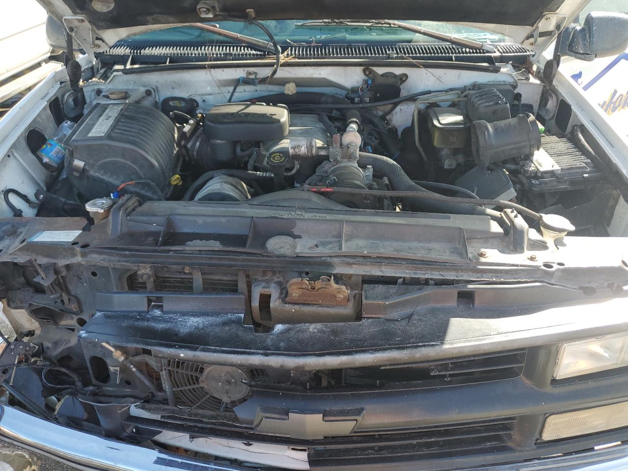 2000 Chevrolet Gmt-400 C3500 VIN: 1GCHC33J6YF481641 Lot: 63652095