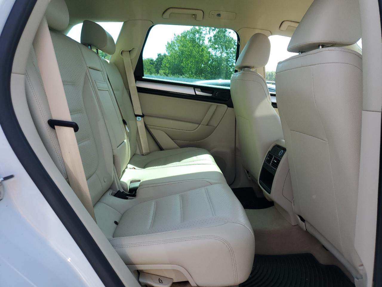 2014 Volkswagen Touareg V6 Tdi VIN: WVGEP9BP2ED011772 Lot: 65915195
