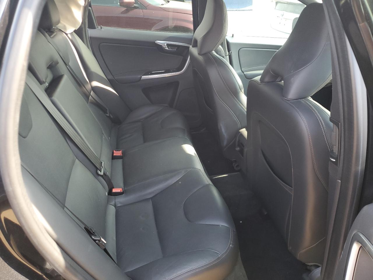 2015 Volvo Xc60 T5 Premier VIN: YV440MDK0F2741845 Lot: 64810105
