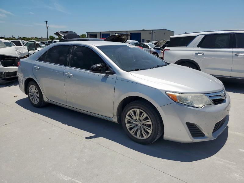 Sedans TOYOTA CAMRY 2014 Srebrny
