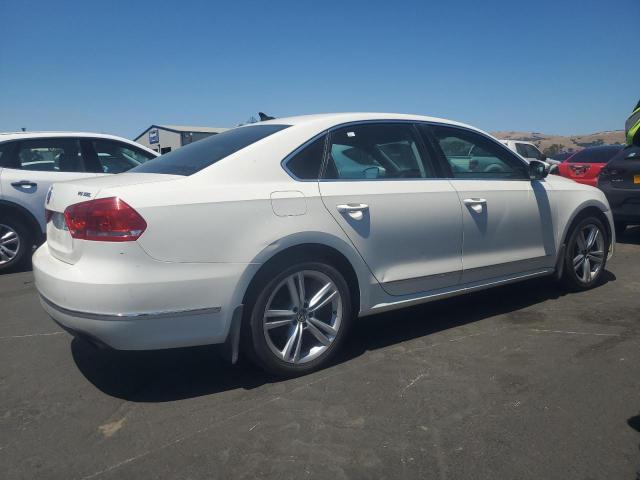 Sedans VOLKSWAGEN PASSAT 2014 Biały