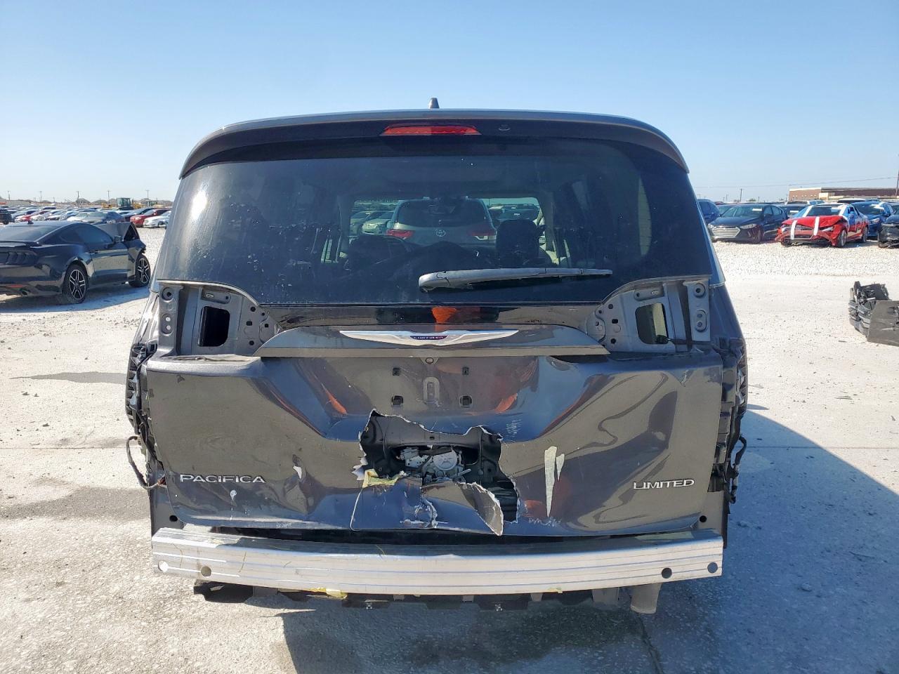 2019 Chrysler Pacifica Limited VIN: 2C4RC1GG0KR581676 Lot: 63216735