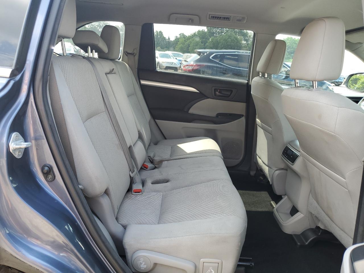 2016 Toyota Highlander Le VIN: 5TDBKRFHXGS343703 Lot: 62392105
