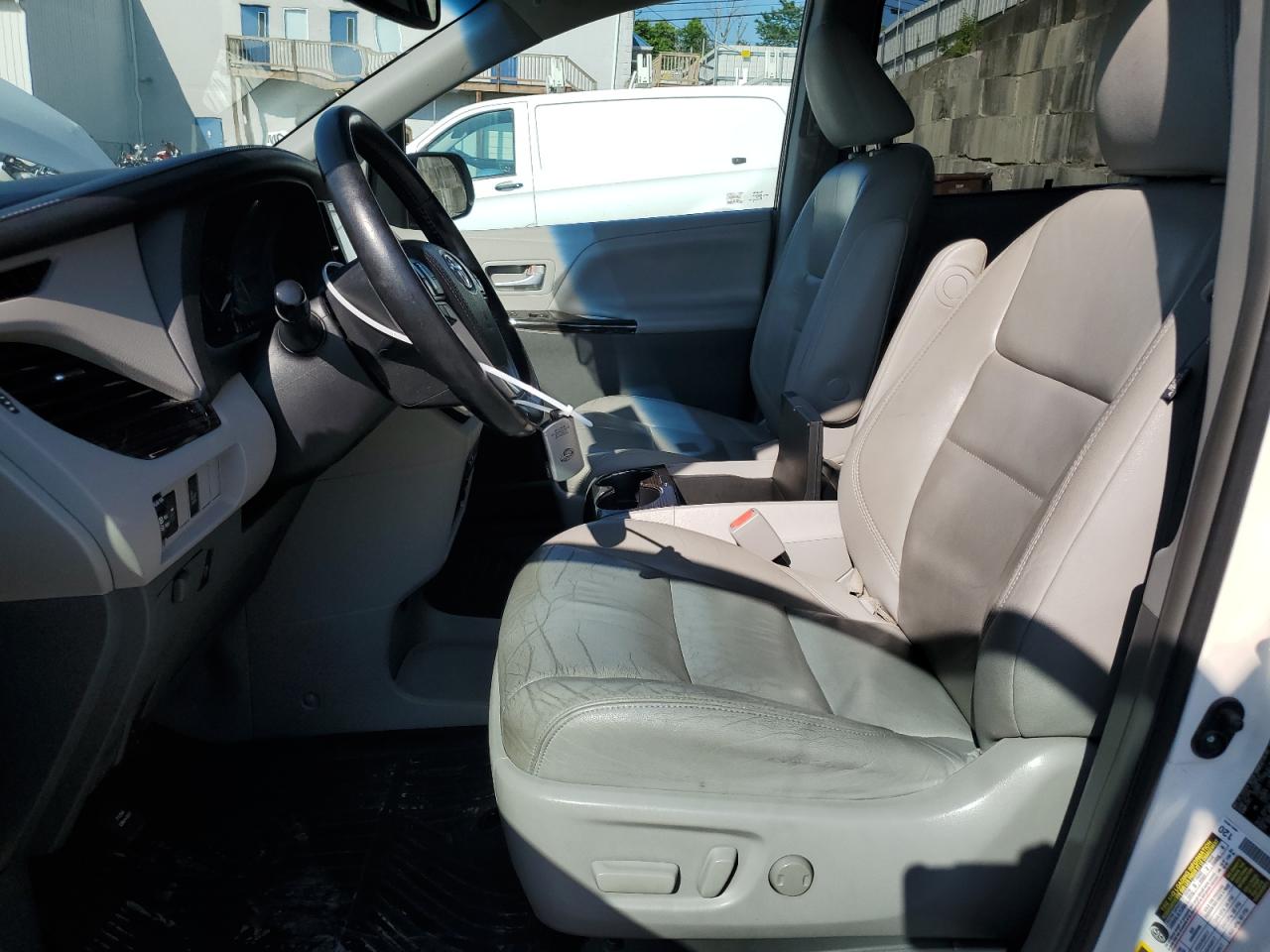 2016 Toyota Sienna Xle VIN: 5TDYK3DC1GS694062 Lot: 63035455