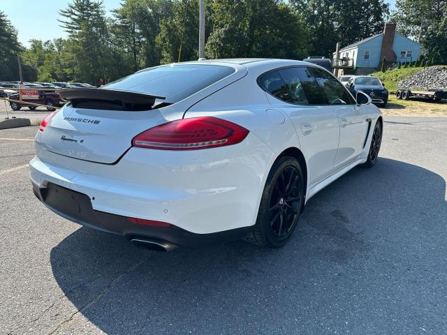 Sedans PORSCHE PANAMERA 2015 White