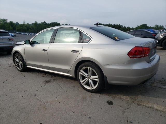  VOLKSWAGEN PASSAT 2014 Серебристый