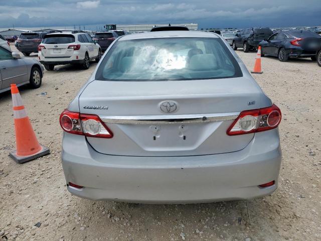 Sedans TOYOTA COROLLA 2013 Srebrny