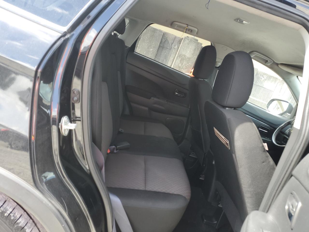 2018 Mitsubishi Outlander Sport Es VIN: JA4AP3AU3JU006818 Lot: 64222495