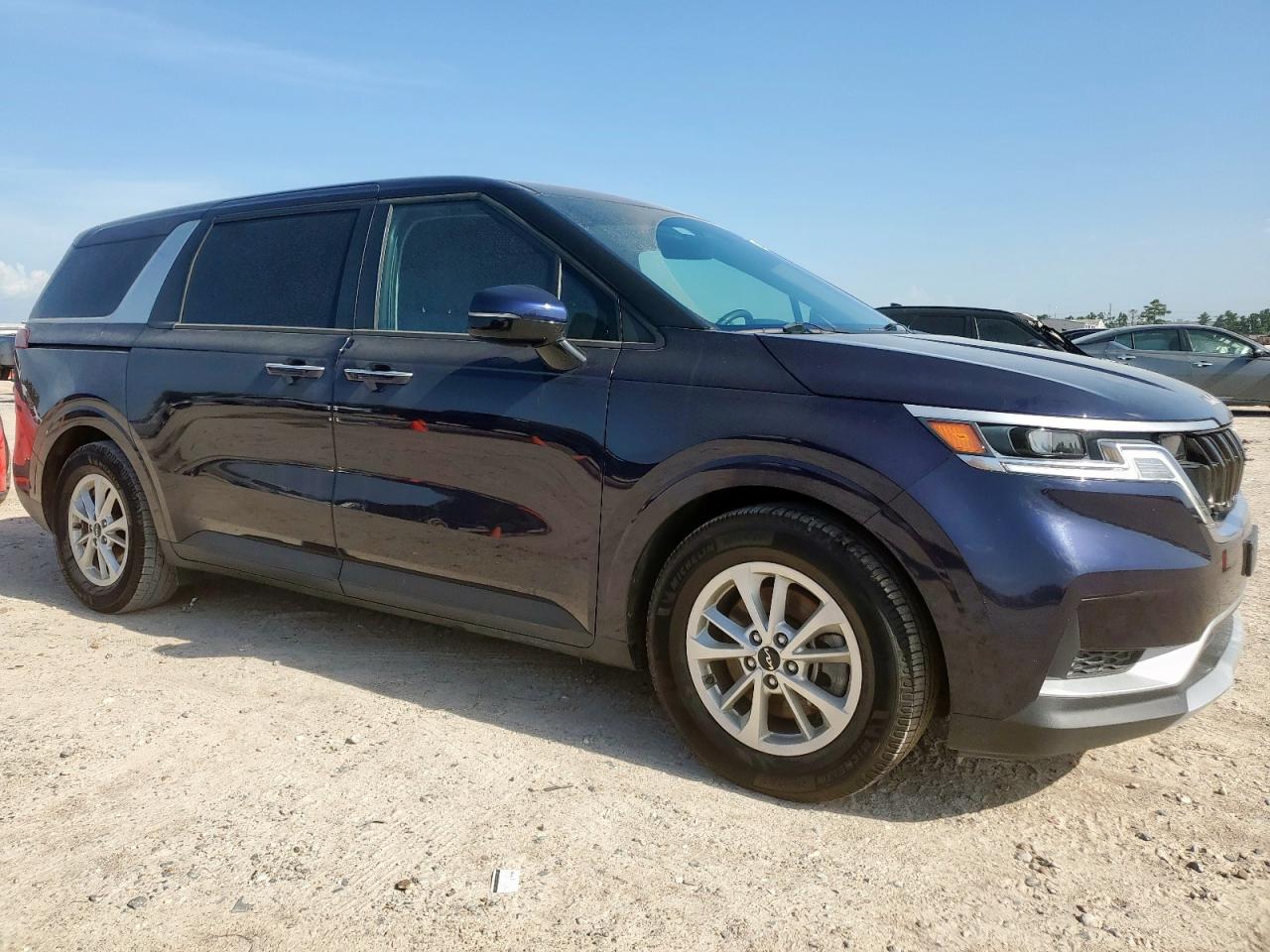 2022 Kia Carnival Lx VIN: KNDNB4H32N6187557 Lot: 67112325