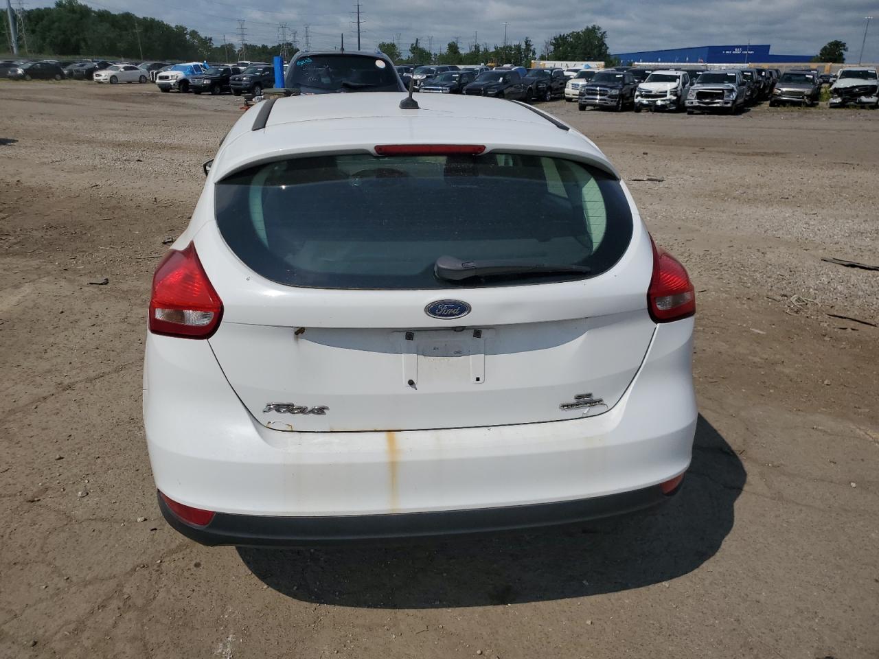 2015 Ford Focus Se VIN: 1FADP3K28FL265582 Lot: 65021365