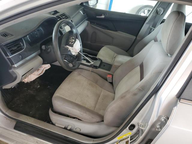 Sedans TOYOTA CAMRY 2013 Srebrny