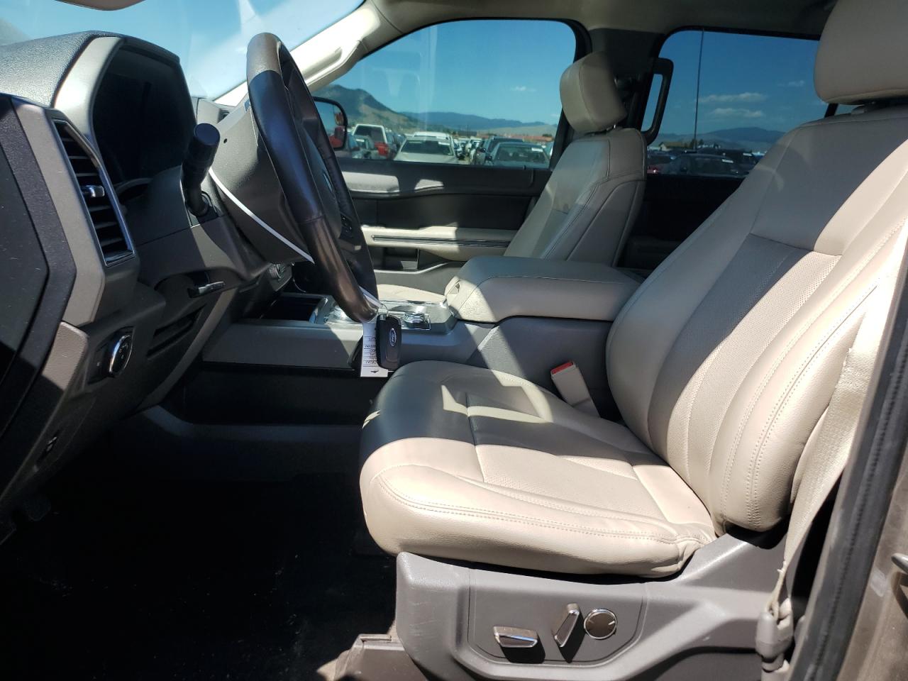 2019 Ford Expedition Xlt VIN: 1FMJU1JT2KEA32912 Lot: 63445075