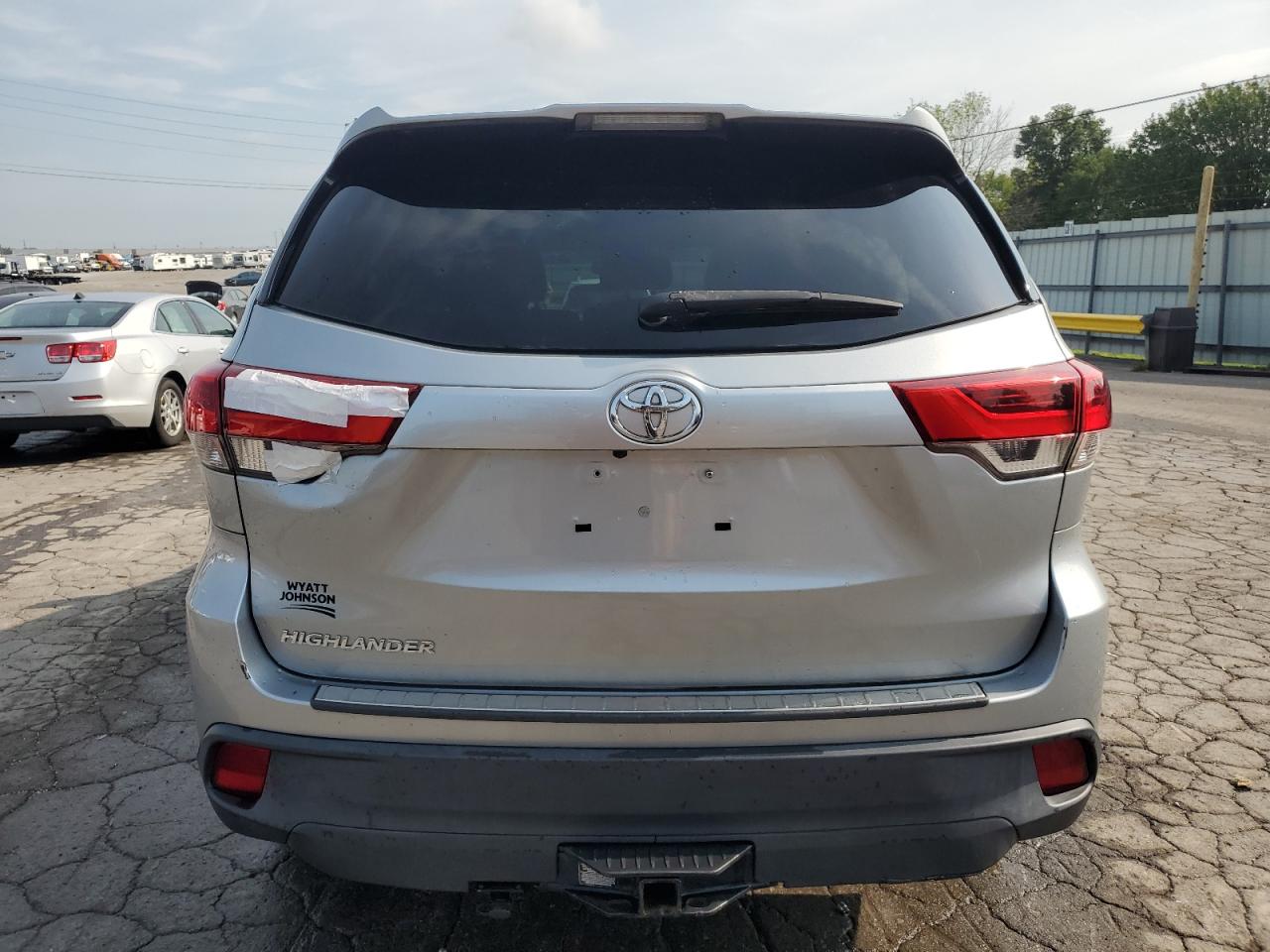 2018 Toyota Highlander Le VIN: 5TDZARFH5JS041051 Lot: 66553495