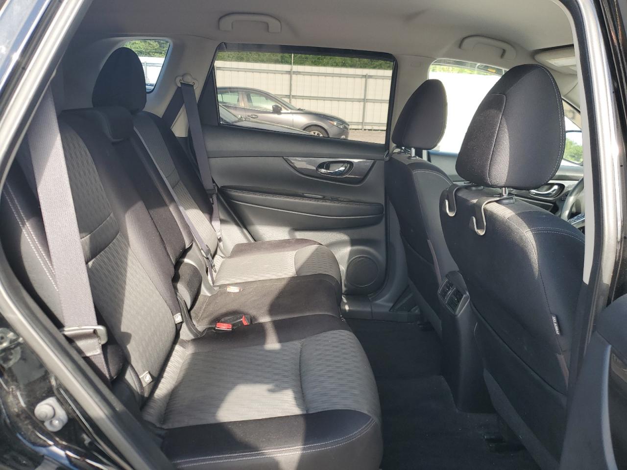 2017 Nissan Rogue S VIN: JN8AT2MT6HW402341 Lot: 64939035