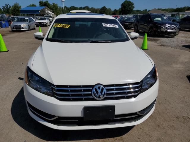 Sedans VOLKSWAGEN PASSAT 2014 Biały