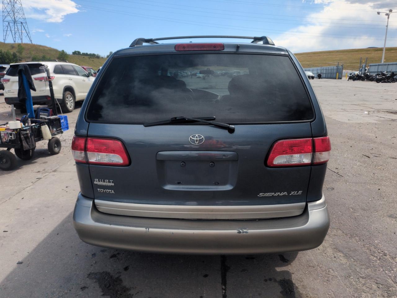 2001 Toyota Sienna Le VIN: 4T3ZF13C01U402096 Lot: 63660415
