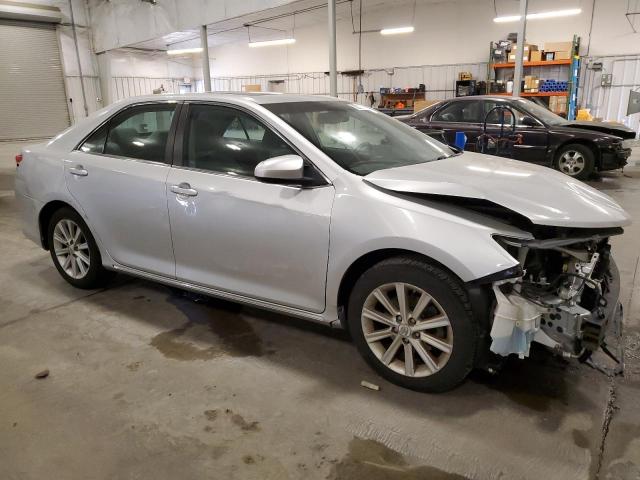 Sedans TOYOTA CAMRY 2012 Srebrny