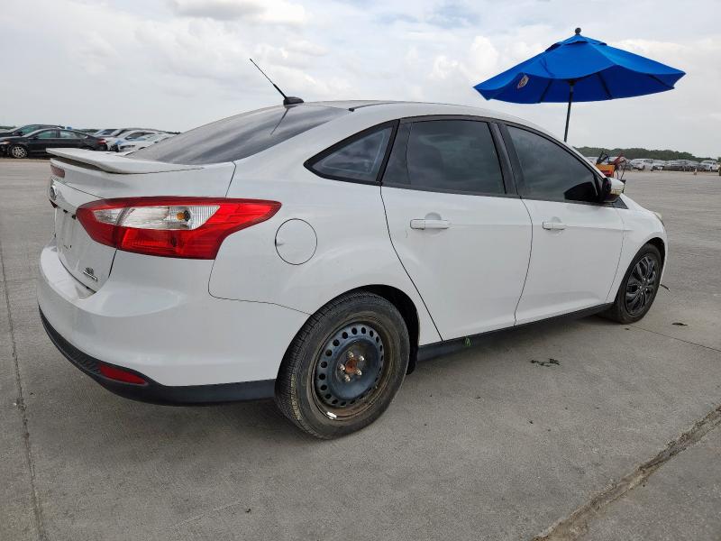 Sedans FORD FOCUS 2014 White