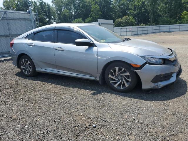 Sedans HONDA CIVIC 2017 Srebrny