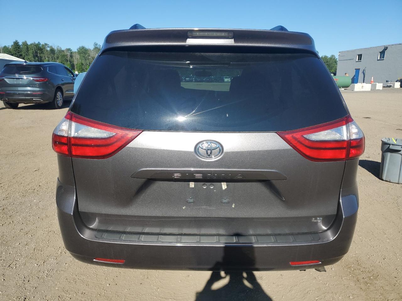 2015 Toyota Sienna Le VIN: 5TDKK3DC1FS555909 Lot: 63898275