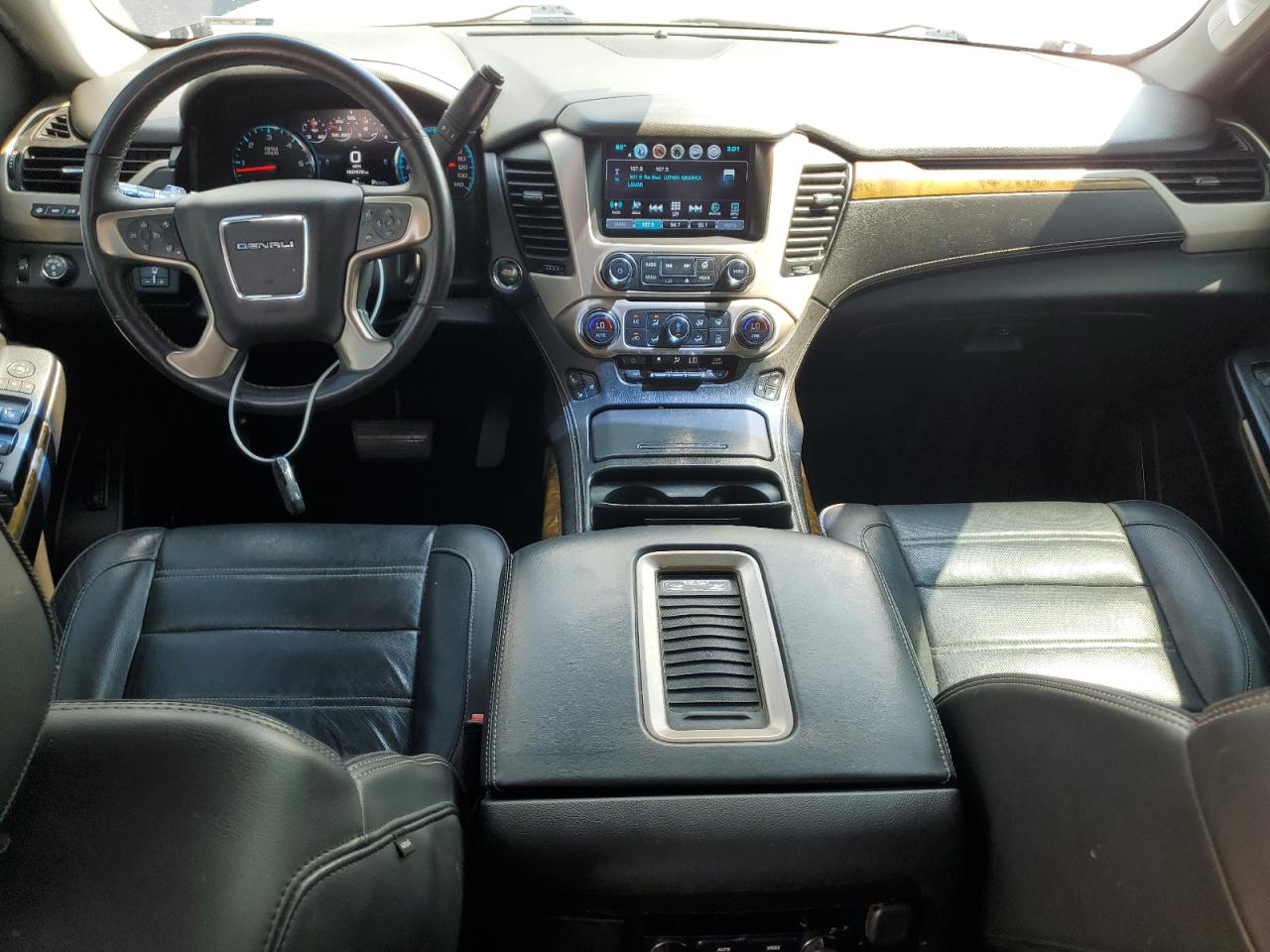 2017 GMC Yukon Xl Denali VIN: 1GKS2HKJ8HR197017 Lot: 62702625