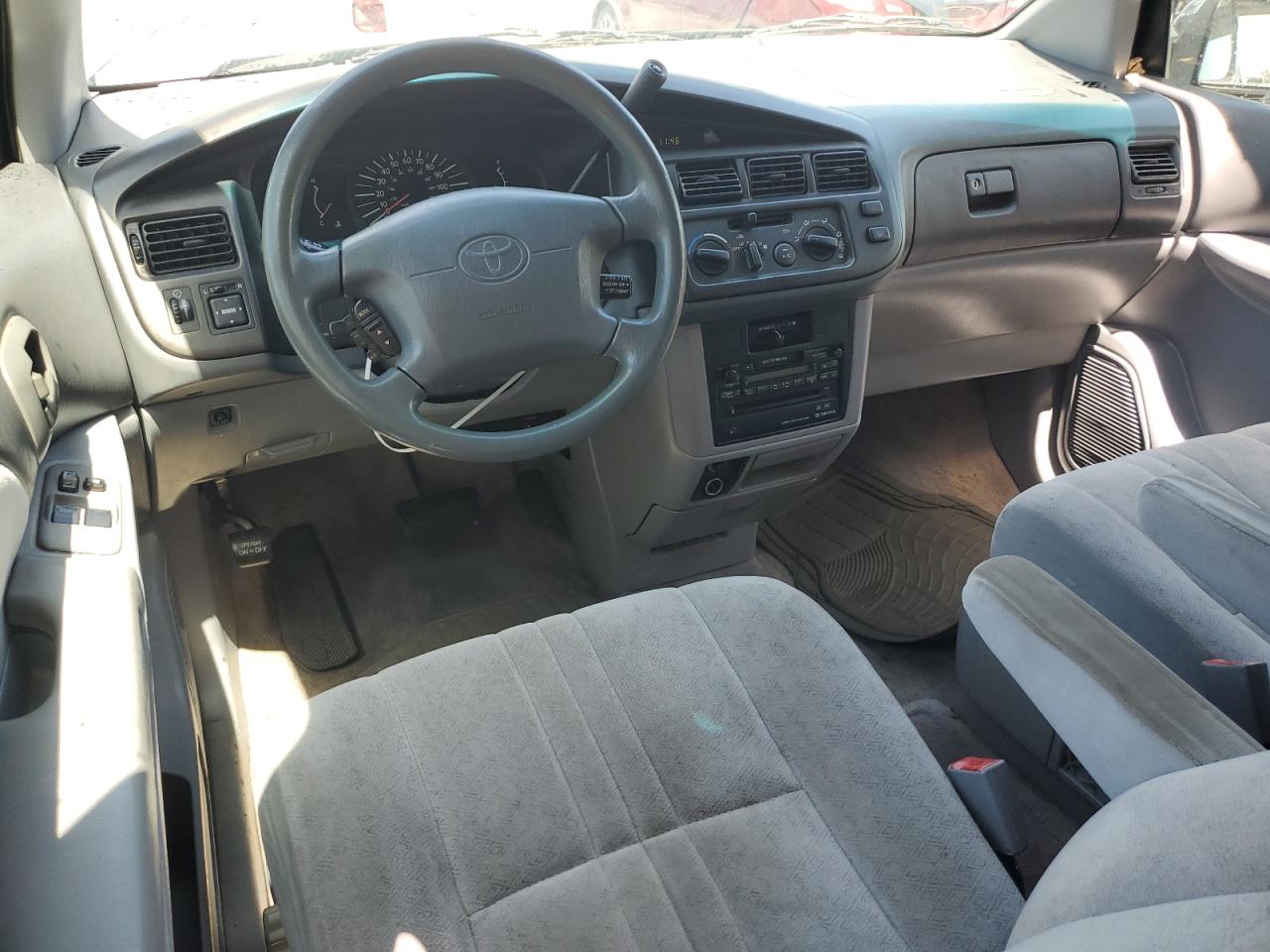 4t3zf19c4xu111178 4T3ZF19C4XU111178 1999 Toyota Sienna Ce