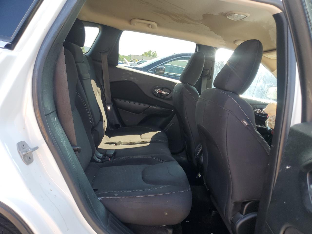 2015 Jeep Cherokee Latitude VIN: 1C4PJMCS4FW503309 Lot: 65031815