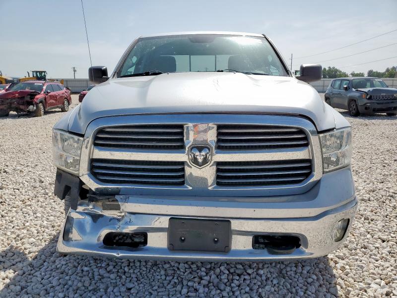 Pickups RAM 1500 2015 Srebrny