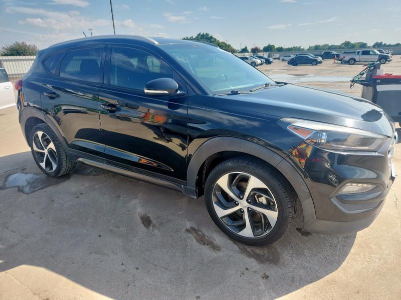 Parquets HYUNDAI TUCSON 2016 Czarny