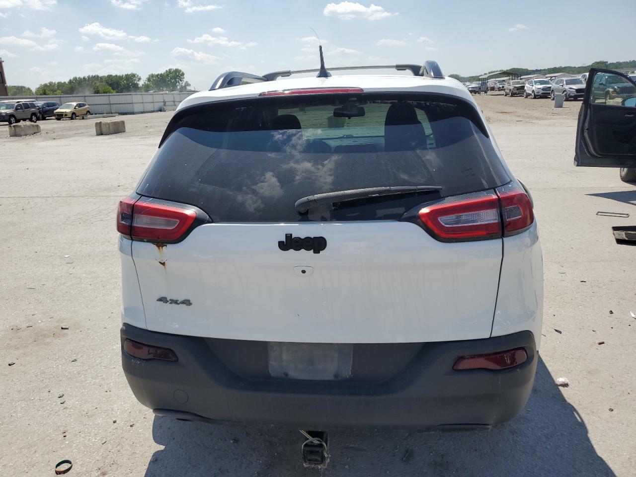 2016 Jeep Cherokee Latitude VIN: 1C4PJMCB6GW210111 Lot: 64510715