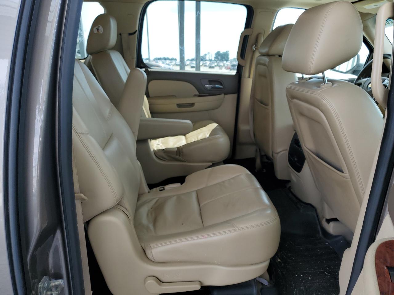 2014 Chevrolet Suburban C1500 Lt VIN: 1GNSCJE01ER151230 Lot: 63072005