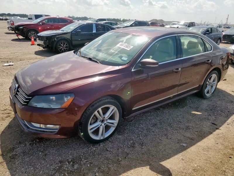 Sedans VOLKSWAGEN PASSAT 2013 Burgundy